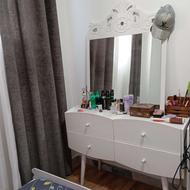 چوب نراد. میز آرایش