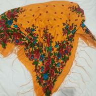 تعدادی شال و روسری