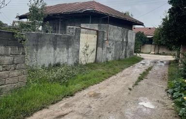 221 متر زمین مسکونی با خانه سرا دونبش بر اصلی روستا