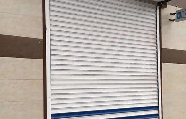 یه دهنه مغازه واقع درخیابان امام