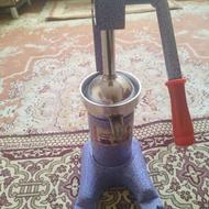 دستگاه آبمیوه گیری دستی سالم و تمیز به فروش میرسه.