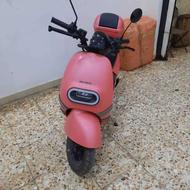 موتور برقی صورتی رنگ