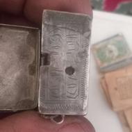 صندوقچه و قرآن تورات(انجیل متا) قدیمی.