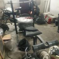 میز برس با چند عدد وزنه فقط تماس