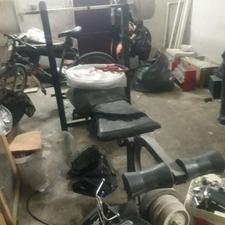 میز برس با چند عدد وزنه فقط تماس