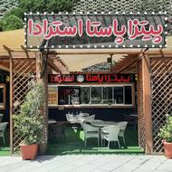 فروشنده و صندوقدار فست فود