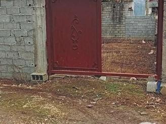 زمین نقلی با سندتک برگ وامتیاز اب وحصارشده با دروازه