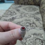 انگشتر نگین قرمز