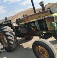 تراکتور جاندیر همراه با گاواهن