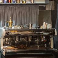 فروشی دستگاه اسپرسوصنعتی باتمام لوازم کافیشاپ اماده برای کار