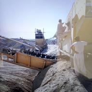 کارگر برای سنگ شکن گورشون