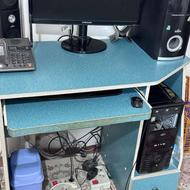 میز کامپیوتر سالم و تمیز