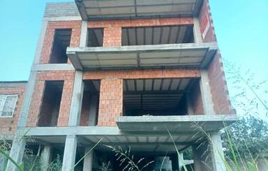 دو طبقه ساختمان نیمه کاره در بابلسر بابل پشت روبروی پلیس راه