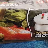 زودپزنوبدون استفاده کارتون دارد