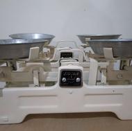 ترازو یک کیلو آنتیک .....