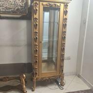 ویترین طلایی در حد نو، میز وسط و عسلی