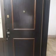 درب چوبی به فروش می رسد