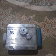 یک عدد قفل درب استیل