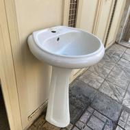 روشویی پایه دار ایستاده