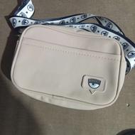 تعدادزیادی کیف بزرگ وکوچیک دار درحدنوقیمت خیلی پایین وارزان