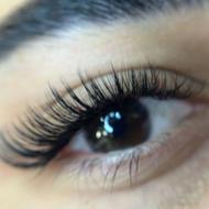 اکستنشن مژه حرفه‌ای با دریافت هزینه متریال