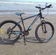 دوچرخه تمیز ومرتب با جاپایه وپلاک و آینه و غیره