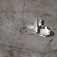 قفل با دست گیره در چوبی و فلزی