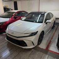 تویوتا کمری هیبرید 2025 سفید