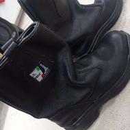 چکمه برای کار