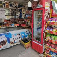 کارگر ساده کار در دکه