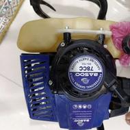 چاله کن ریشه های انگور نهال