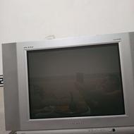 یک عدد تلویزیون رنگی