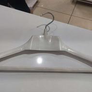 آویز لباس سفید