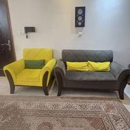 مبل راحتی همراه با میز وسط