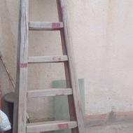 نردبان چوبی