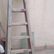 نردبان چوبی