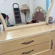 میز آرایش آینه دار همراه با پاتختی و صندلی