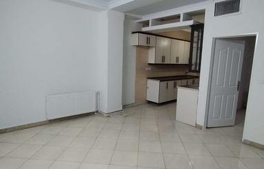 آپارتمان خوش نقشه تمیز نزدیک مترو