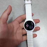 ساعت سفید دیجیتال