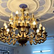 لوستر برنجی روکش آب طلا 15 شاخه ای با 44شعله سالم