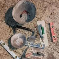 تعدادی ابزار کار صحیح و سالم