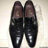 کفش مردانه تا چرم هستش