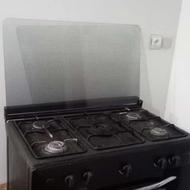 اجاق گاز تمیز وعالی وسالم ،رنگ مشکی ،5شعله