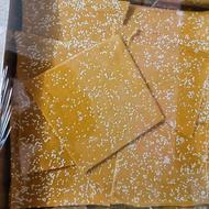 سوهان جوانه گندم و نبات سوغات اصفهان