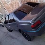 ماشین بدون رنگ شاستی جلو عقب پلمپ مقدار کمی آفتاب سوختگی