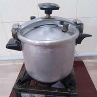 زودپز 8 لیتری در حد نو