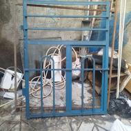 یک عدد پنجره سالم سالم زده زنگ خورده