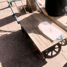 گاری چهار چرخ