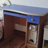 میز کامپیوتر و تحریر کاملا سالم