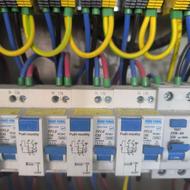 شاگرد برق کار